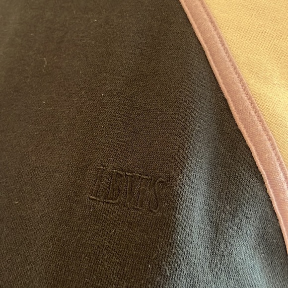 Levi’s Crewneck - Picture 2 of 5